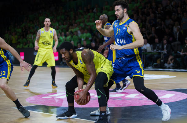 法标准与判 法标准与判