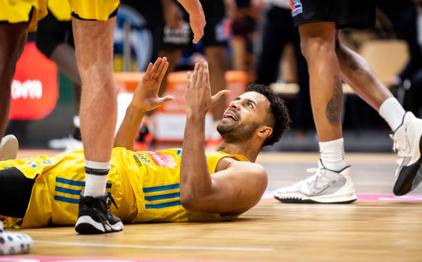 也反映出他 也反映出他