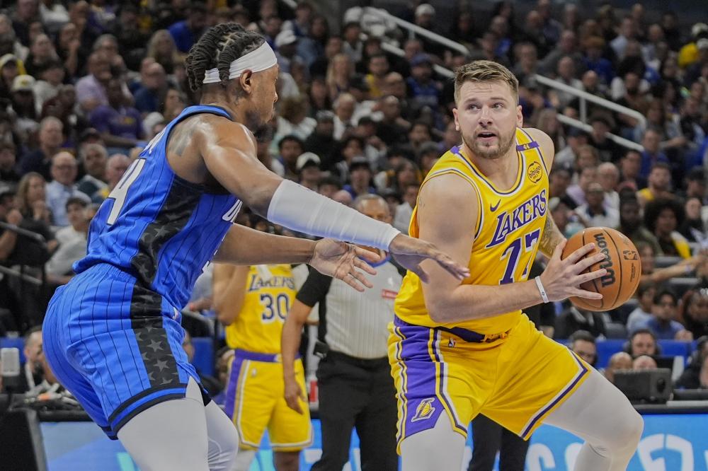 裁判做出更 裁判做出更